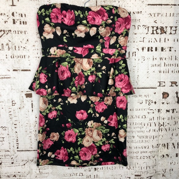 Forever 21 Dresses & Skirts - Sweetheart Floral Strapless Mini Dress